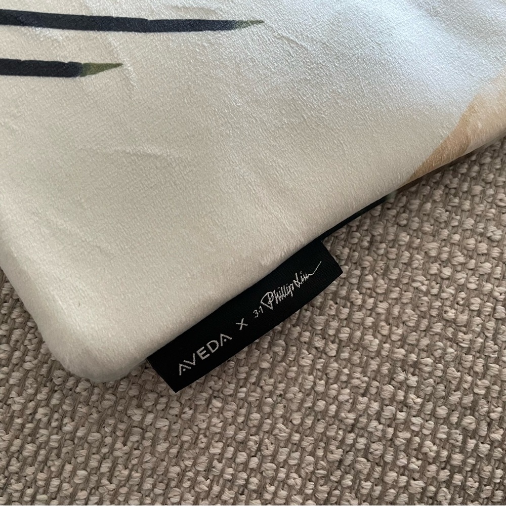 Aveda x 3.1 Phillip Lim Cosmetic Pouch - Limited Edition - Picture 5 of 7